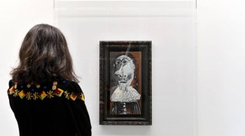 A visitor looks at a 1968 work by late Spanish artist Pablo Picasso entitled "Buste de mousquetaire" at the Museum of Contemprary Art (MAMCO) in Geneva on April 27, 2018. It might not hang in their living rooms, but they own it nonetheless: 25,000 Internet users banned together to buy a Picasso, which goes on display in Geneva Friday.Usually, visitors to Swiss bargain site Qoqa walk away with a new drill, a suitcase set or a cheap trip to Marrakesh. But last December, the website that was created in 2005 with the motto: "We do anything, but we do it for you", proposed a painting by none other than artist superstar Pablo Picasso. - RESTRICTED TO EDITORIAL USE - MANDATORY MENTION OF THE ARTIST UPON PUBLICATION - TO ILLUSTRATE THE EVENT AS SPECIFIED IN THE CAPTION
/ AFP / Harold CUNNINGHAM / RESTRICTED TO EDITORIAL USE - MANDATORY MENTION OF THE ARTIST UPON PUBLICATION - TO ILLUSTRATE THE EVENT AS SPECIFIED IN THE CAPTION