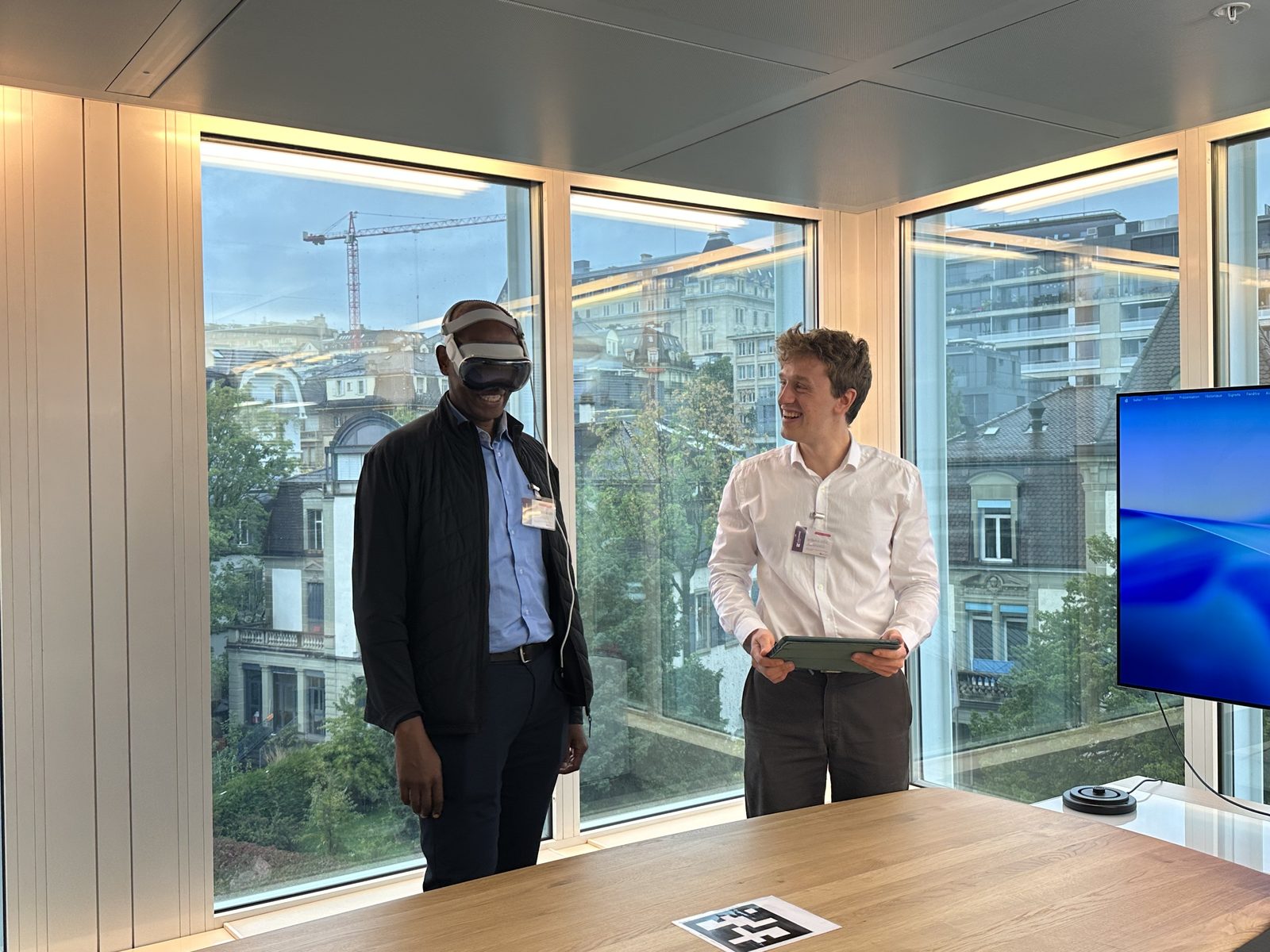 Un participant découvre l’expérience de réalité virtuelle conçue par Constantin Riff